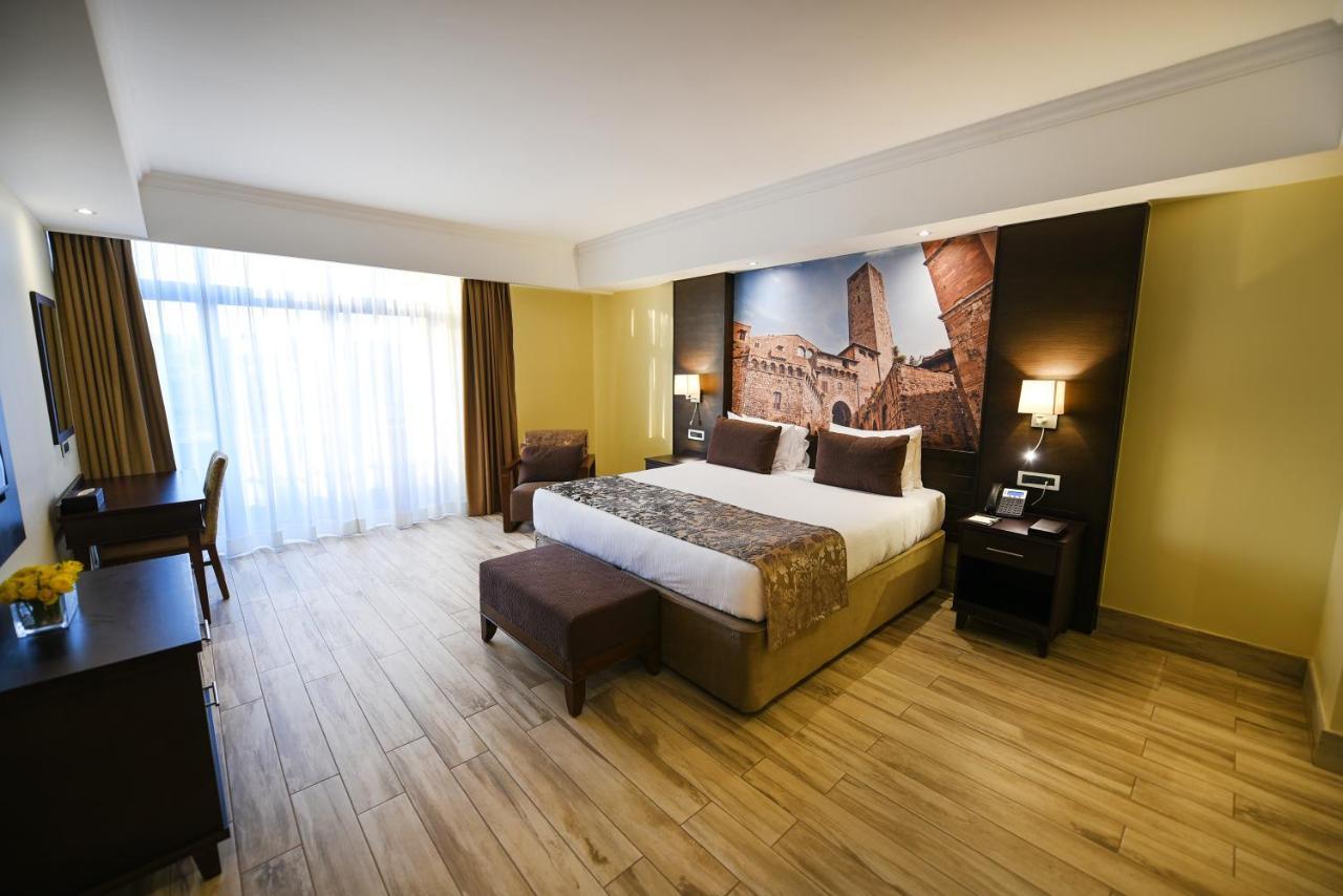 เมสทิล โฮเต็ล แอนด์ เรสซิเดนซ์ Hotel คัมพาลา ภายนอก รูปภาพ