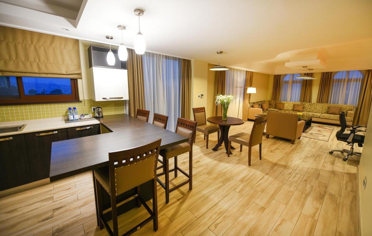 เมสทิล โฮเต็ล แอนด์ เรสซิเดนซ์ Hotel คัมพาลา ภายนอก รูปภาพ